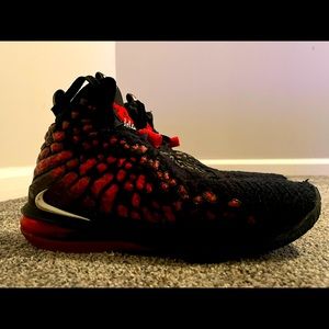 nike lebron 17 USED GOOD CONDITION